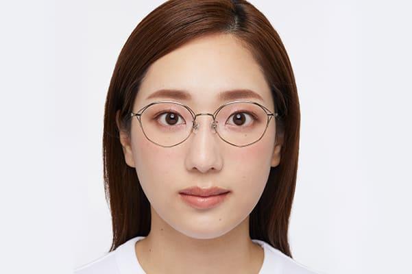 メガネトレンド③ 多角形×メタルに似合うポイントメイク
