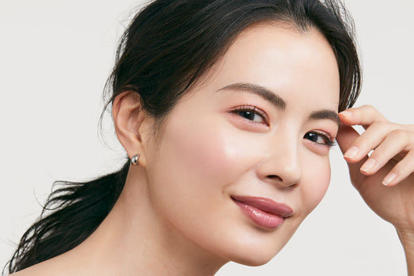 大人世代のトレンドメイクは、品と色気を意識！　おすすめアイテムも