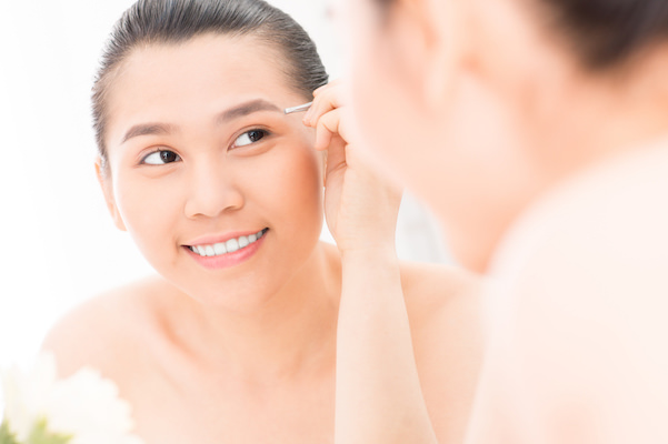 眉毛を抜くのは厳禁!?プロに聞く失敗しない「ナチュ眉」のつくり方