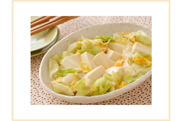 【肌のハリ対策レシピ】豆腐とキャベツの味噌卵とじ