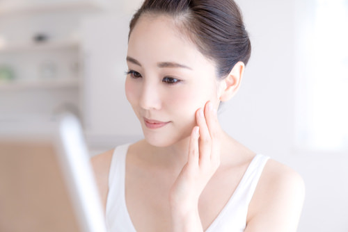 真夏のメイクはクールに差をつける!美容部員の崩れ防止テクを公開します