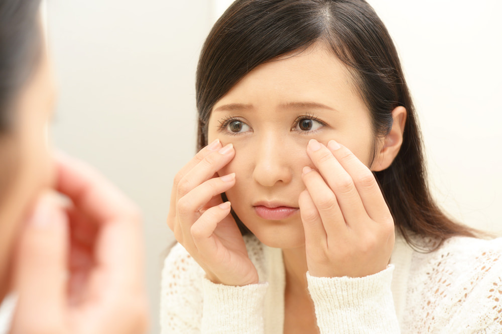 朝1分でOK!飲みすぎで顔パンパン...を救う、むくみすっきりストレッチ