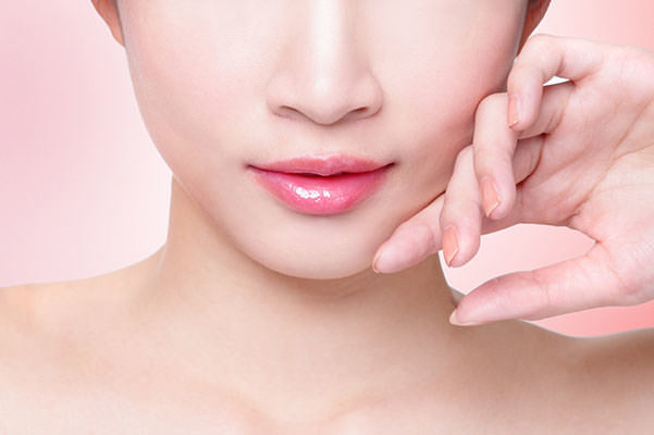 【専門家監修】これ以上シミを増やしたくない！明るく澄んだ美肌を保つ、ＨＡＫＵのメソッド