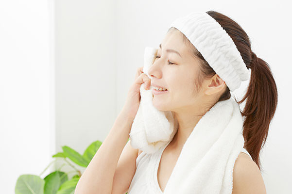 【専門家監修】汗を拭きながらニオイ問題もケア!エージーデオ24でべたつく肌を爽快に