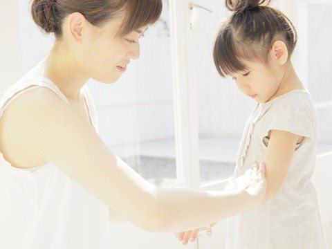 こどものスキンケアには肌なじみがよいものを選びましょう